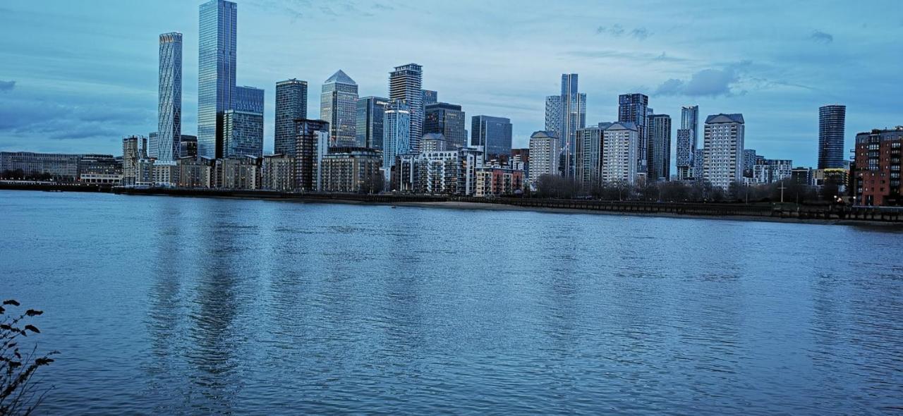 Stunning Massive Bedroom +Direct Thames River View London Exterior photo