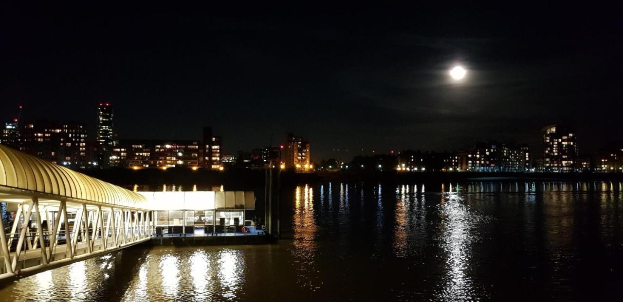Stunning Massive Bedroom +Direct Thames River View London Exterior photo