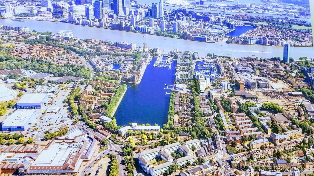 Stunning Massive Bedroom +Direct Thames River View London Exterior photo