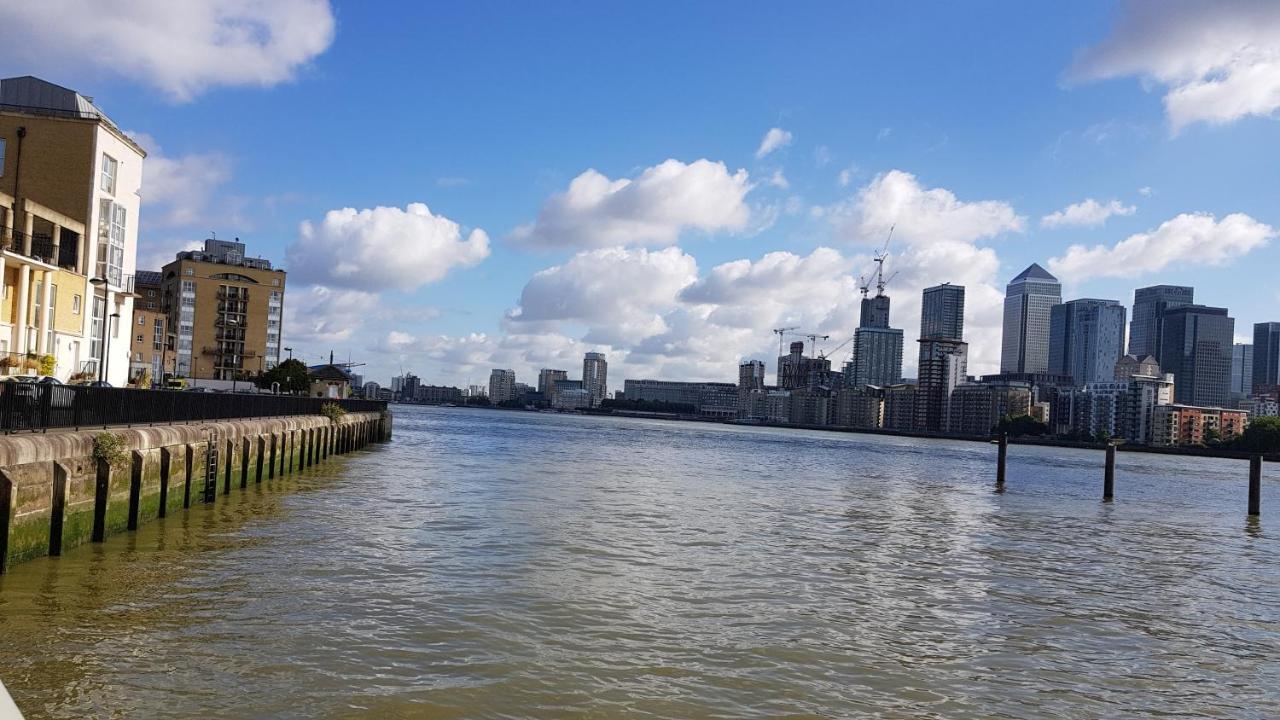 Stunning Massive Bedroom +Direct Thames River View London Exterior photo