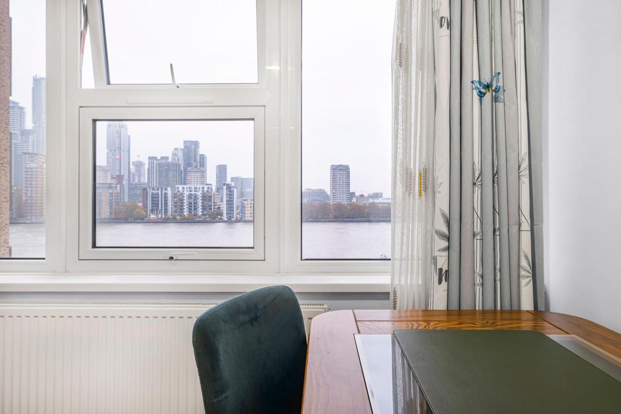 Stunning Massive Bedroom +Direct Thames River View London Exterior photo