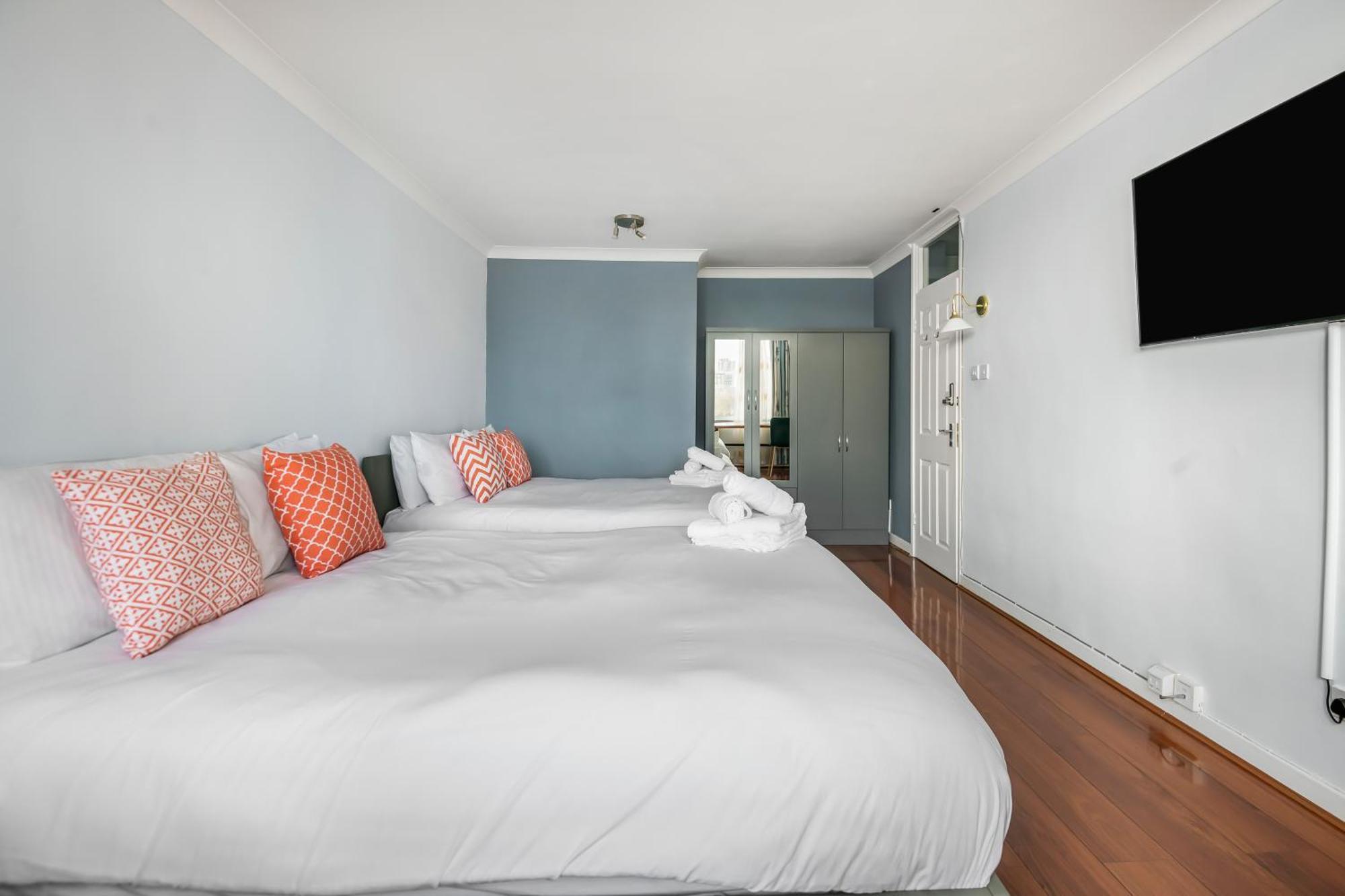 Stunning Massive Bedroom +Direct Thames River View London Exterior photo
