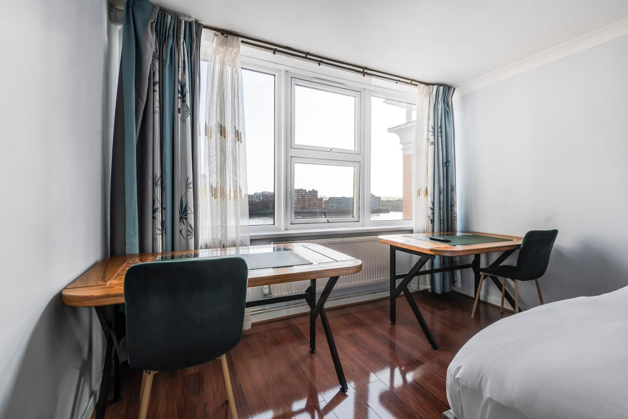Stunning Massive Bedroom +Direct Thames River View London Exterior photo